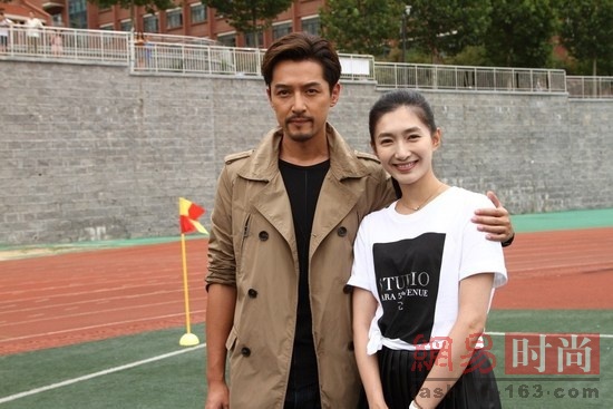 江疏影再现美腿杀 整容前后照片曝光