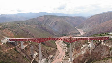 中老铁路重点工程元江双线特大桥合龙 中国中铁承建