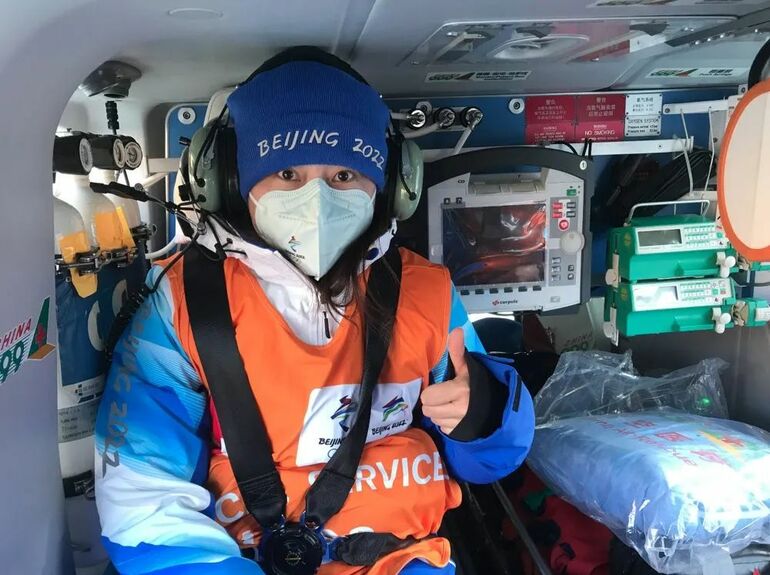 Beijing 2022 Kış Olimpiyatları'nda görevli Çinli doktorlar kayakta ustalaştı_fororder_tian jialu