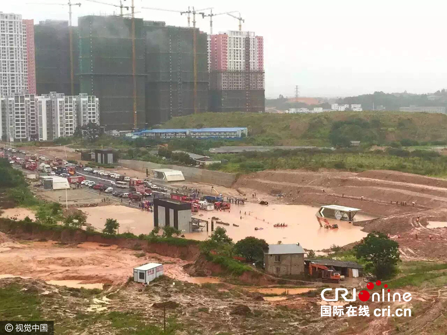 暴雨致南宁地铁1号线百花岭站进水(组图)