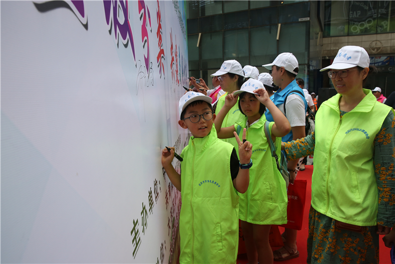 助力文明城市建设 沈阳市大东区举办“文明一起行”志愿者活动