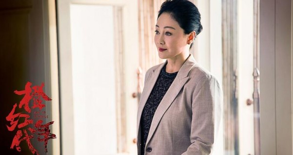 《橙红年代》曝照 陈伟霆西装诱惑马思纯帅气举枪