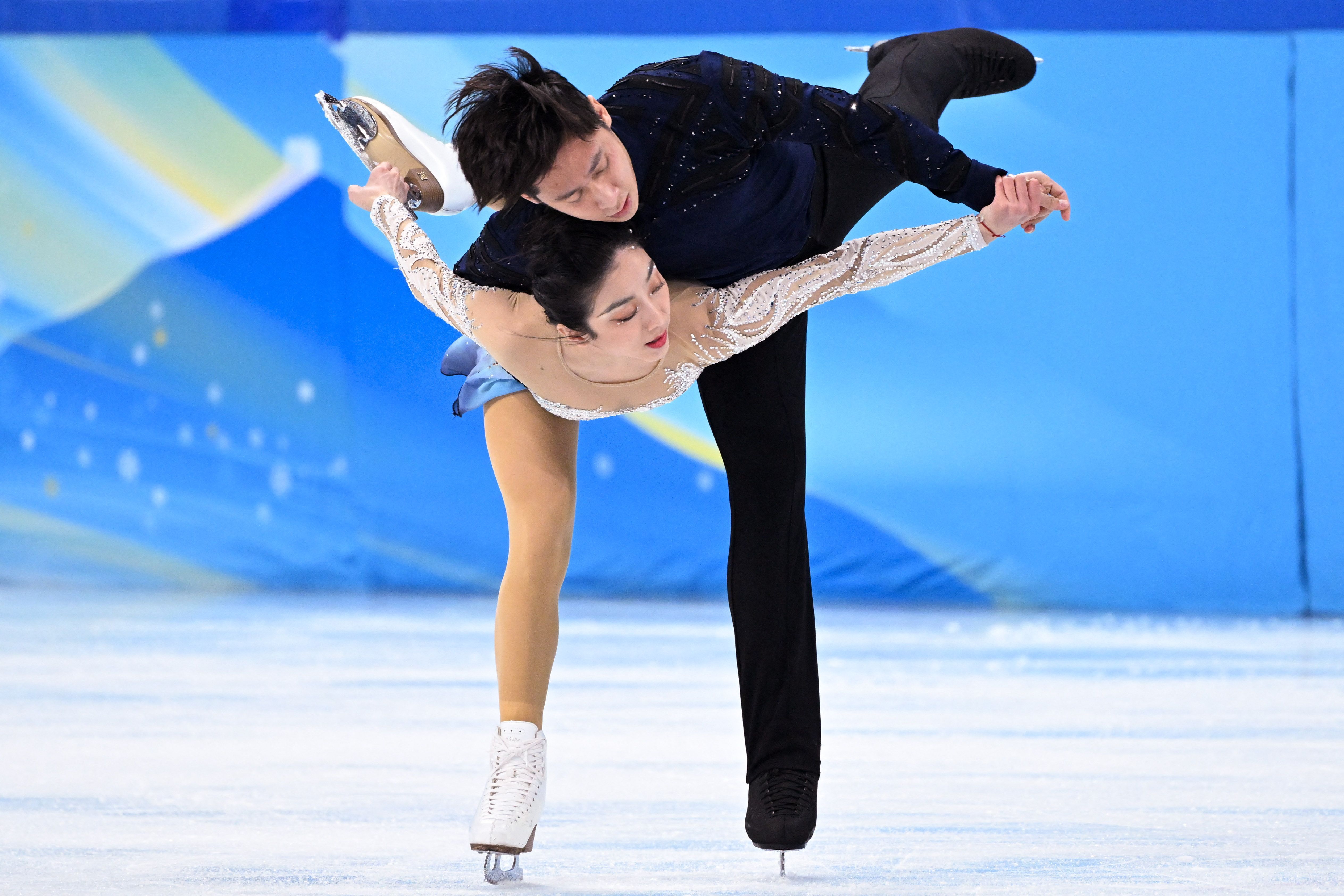 Çinli Sui Wenjing-Han Cong ikilisi artistik buz pateni çiftler serbestte altın madalya kazandı_fororder_artistik buz pateni