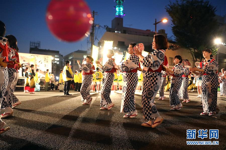 “草鞋祭”日本福岛的夏日步伐