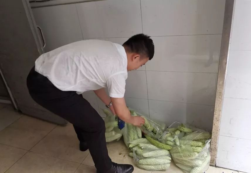 在朋友圈发“卖货广告”不到一小时全售空 秘诀是……