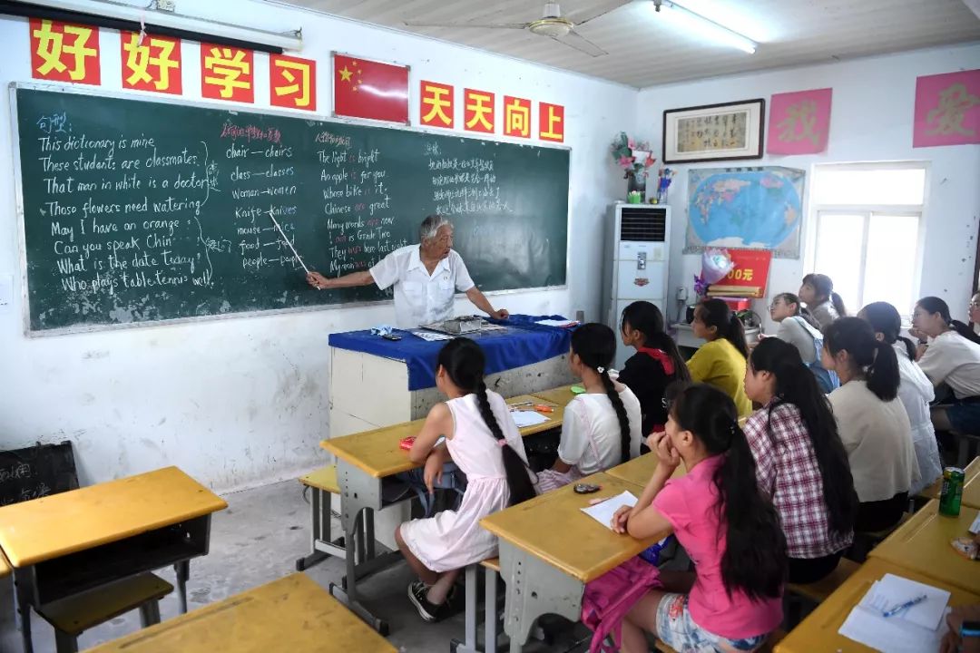 “我是一只和时间赛跑的萤火虫”