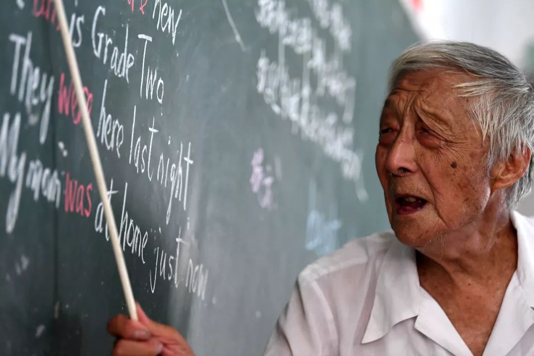 “我是一只和时间赛跑的萤火虫”