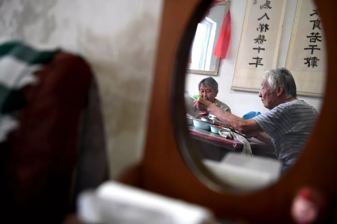 “我是一只和时间赛跑的萤火虫”