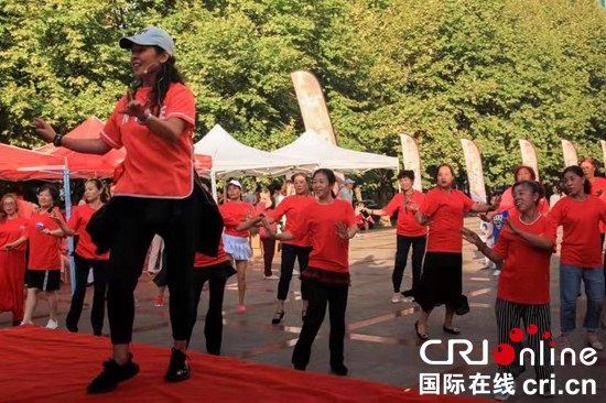 贵州六盘水举行广场舞走基层公益推广活动