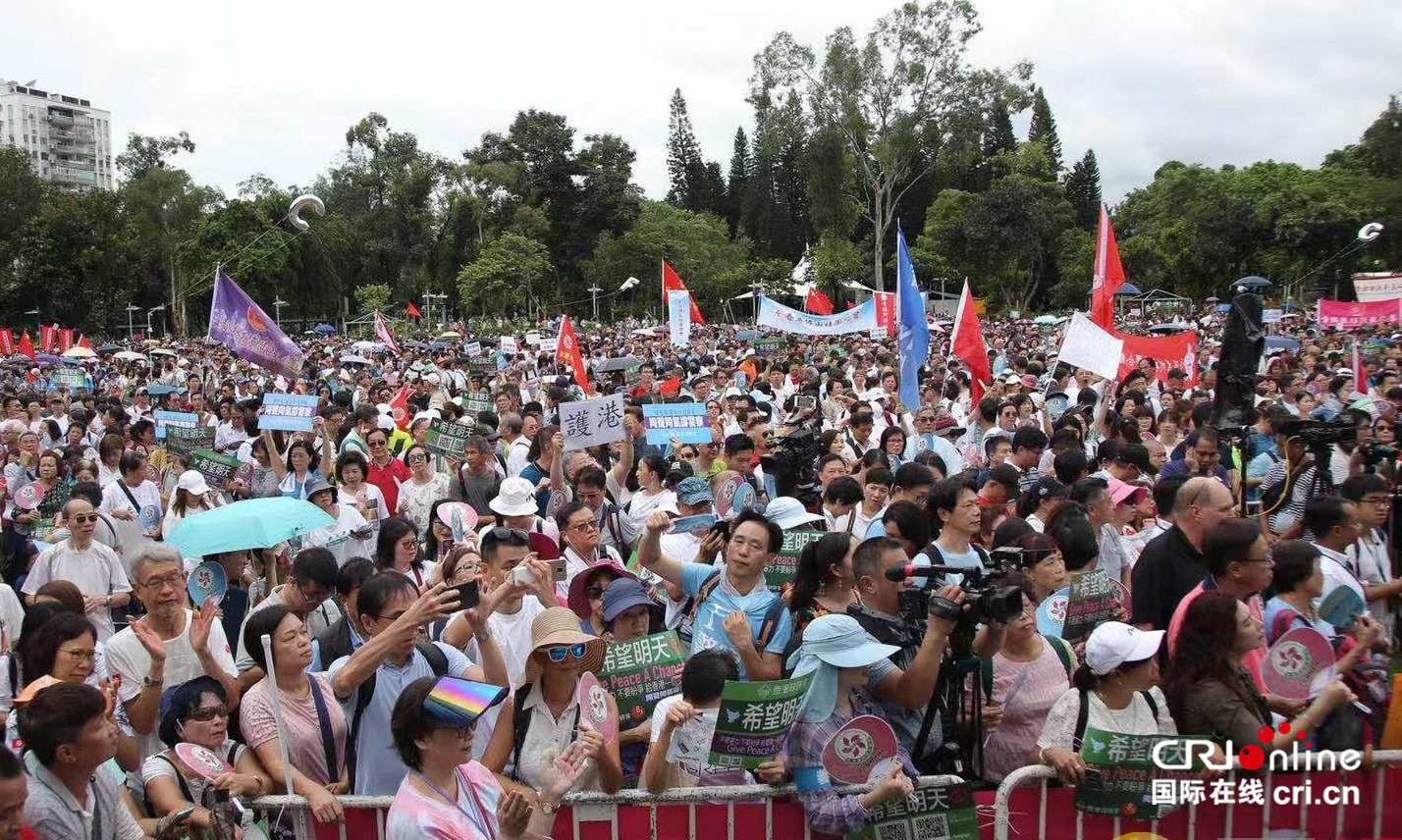 香港市民举行“希望明天”音乐集会表达和平心声(组图)