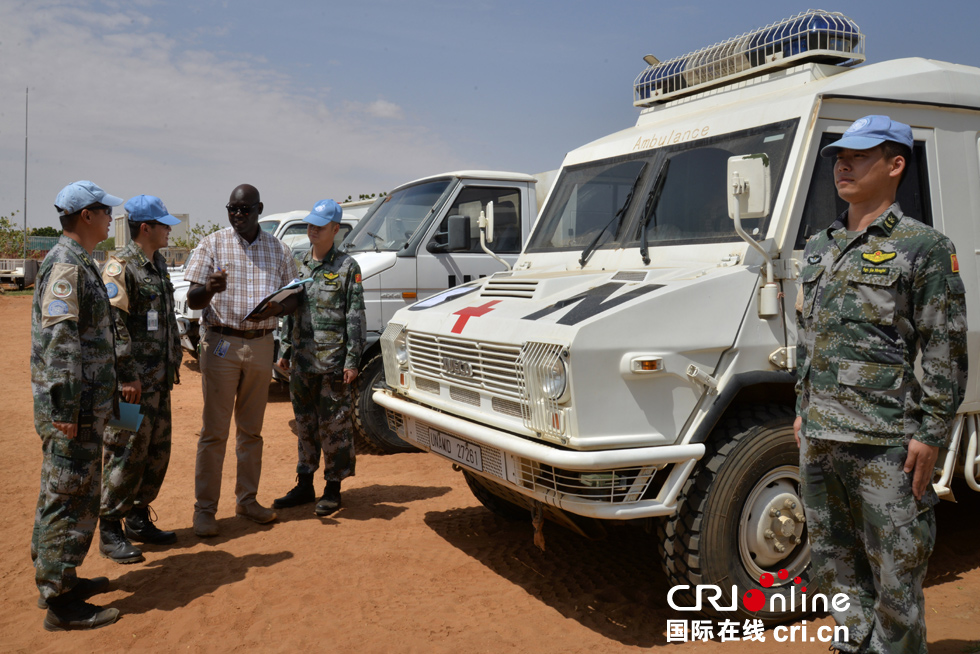 中国赴苏丹达尔富尔维和直升机分队里的保障尖兵(组图)