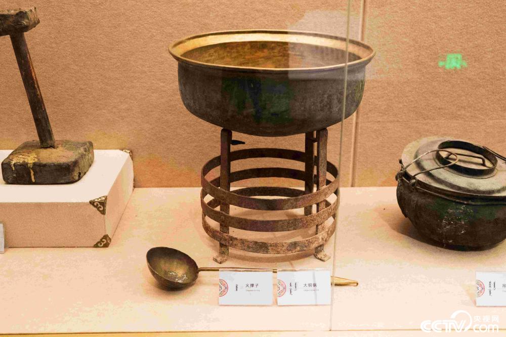 【新时代·幸福美丽新边疆】乌审召：牧区有“大寨” 荒漠有