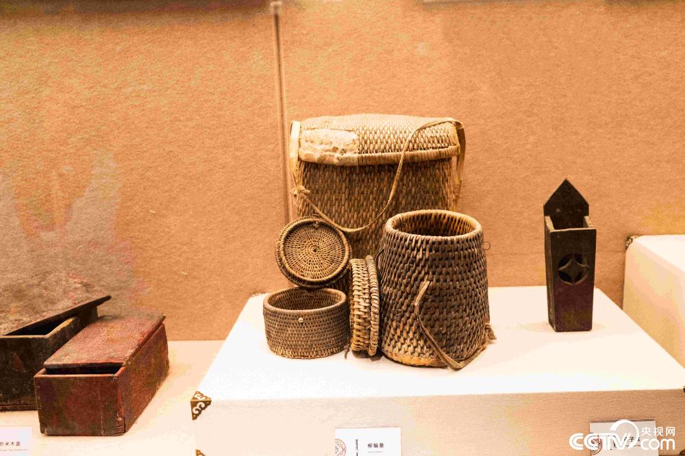 【新时代·幸福美丽新边疆】乌审召：牧区有“大寨” 荒漠有