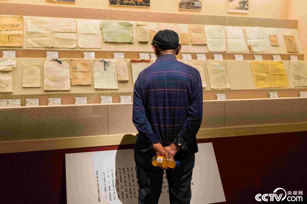 【新时代·幸福美丽新边疆】乌审召：牧区有“大寨” 荒漠有