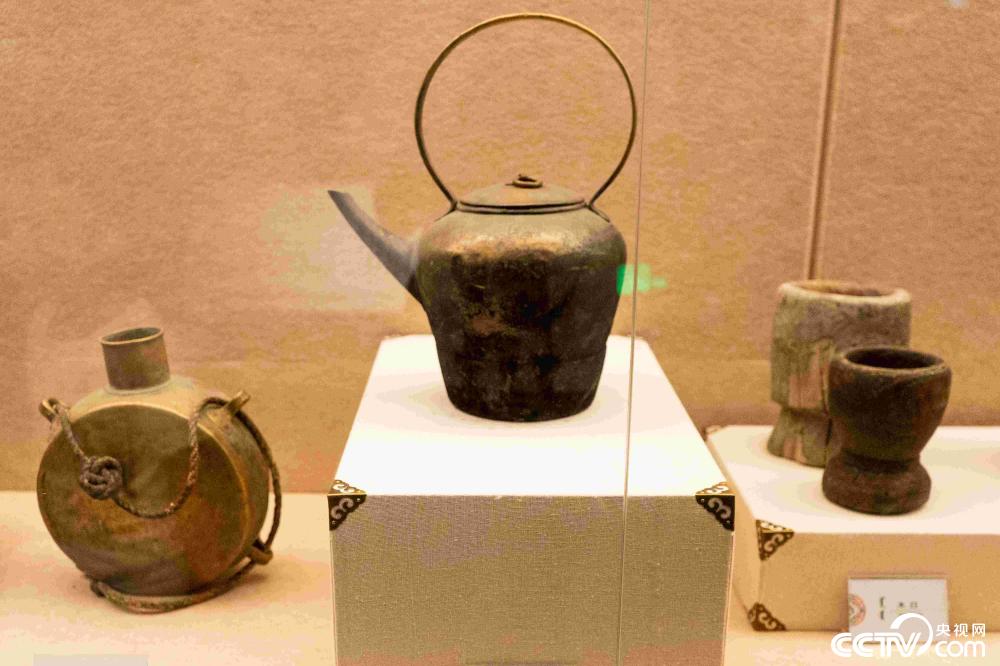 【新时代·幸福美丽新边疆】乌审召：牧区有“大寨” 荒漠有