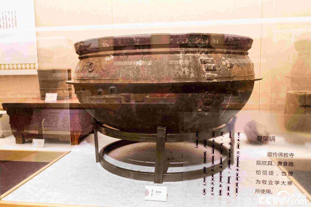 【新时代·幸福美丽新边疆】乌审召：牧区有“大寨” 荒漠有