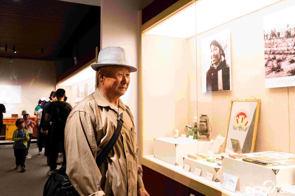 【新时代·幸福美丽新边疆】乌审召：牧区有“大寨” 荒漠有