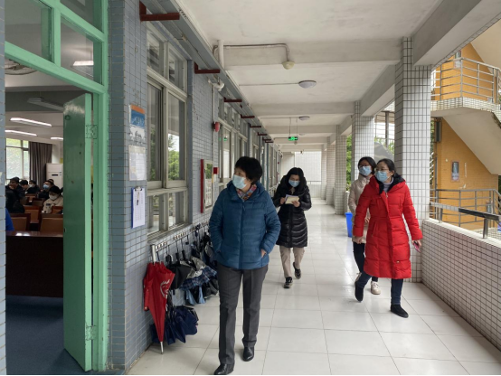 广州新华学院“1+N”直播课堂：暂缓返校生与在校生线上线下“同上一堂课”