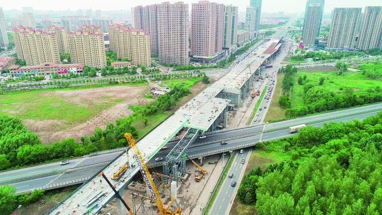 长春东部快速路南延工程成功跨越绕城高速公路