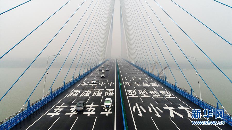 武汉沌口长江大桥通车运营 系长江上最宽大桥(组图)