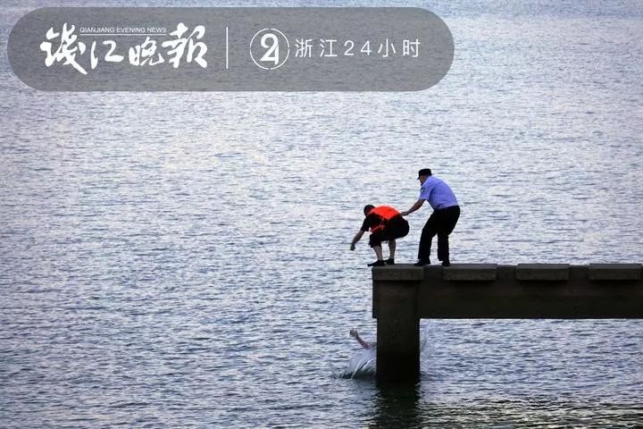 这一伸手，就是生与死的距离！