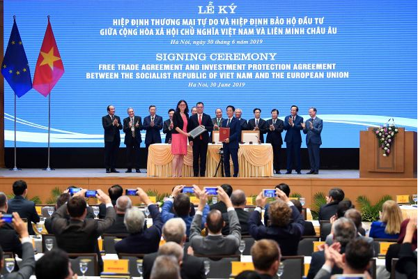 图片默认标题_fororder_图1 2019年6月30日，欧盟与越南自贸协定签字仪式在河内举行（来源：法新社）