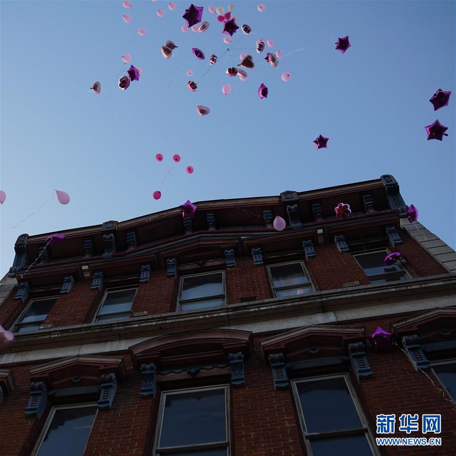 美国代顿市悼念枪击事件遇难者