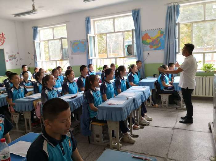 吐鲁番市火焰山富民安居小区:团结互助故事多 个个暖心窝