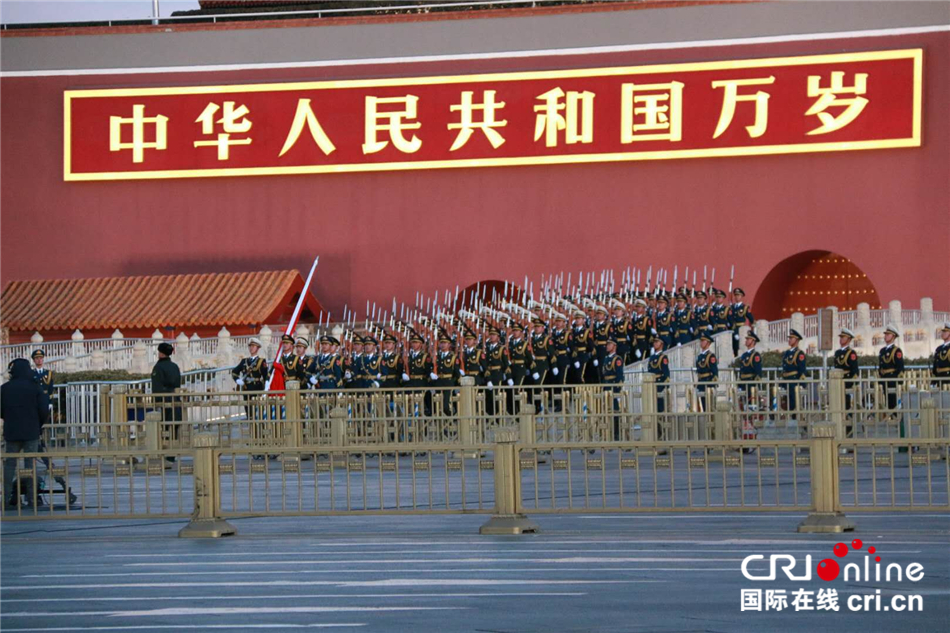 人民解放军1月1日起执行北京天安门广场升国