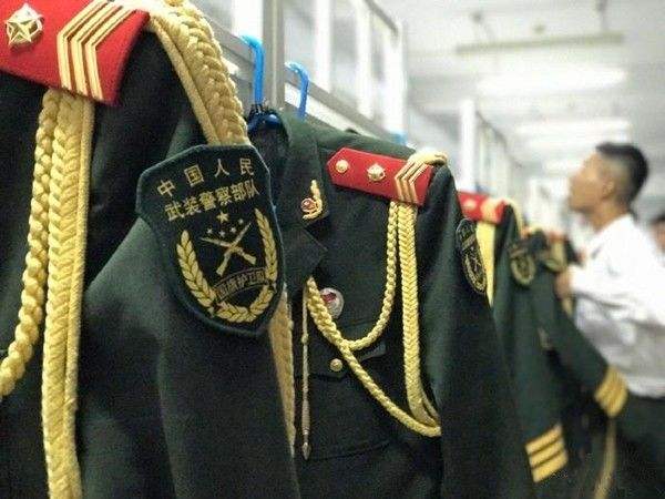 别了，武警天安门国旗护卫队！ 你好，全新亮相的解放军仪仗队！