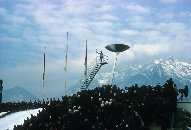 Balik-tanaw sa mga nakaraang Olimpiyada ng Taglamig (Ikalawang Bahagi) Balik-tanaw sa mga nakaraang Olimpiyada ng Taglamig (Ikalawang Bahagi)_fororder_20220210DiJiu650