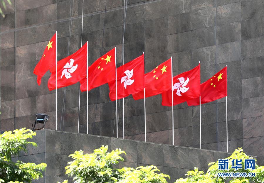 五星红旗在香港高高飘扬