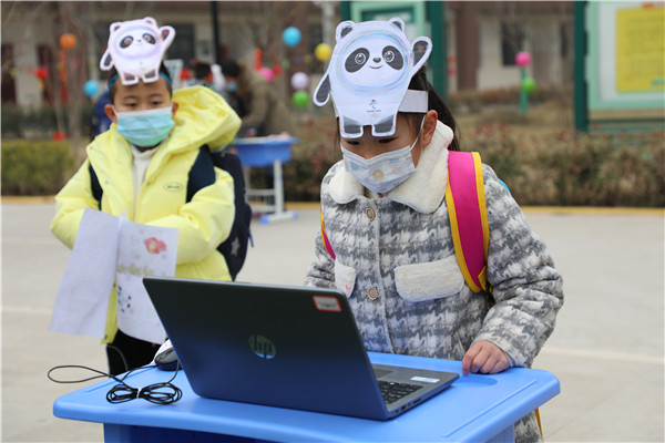 开“福袋”有惊喜 西安港务区“花式”开学喜迎学子_fororder_微信图片_20220216143837