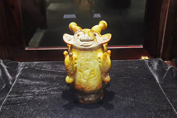 宜宾:中国酒都酒文化藏品馆举办赏汉服庆元宵活动_fororder_藏品”盖樽“-摄影-高学兵