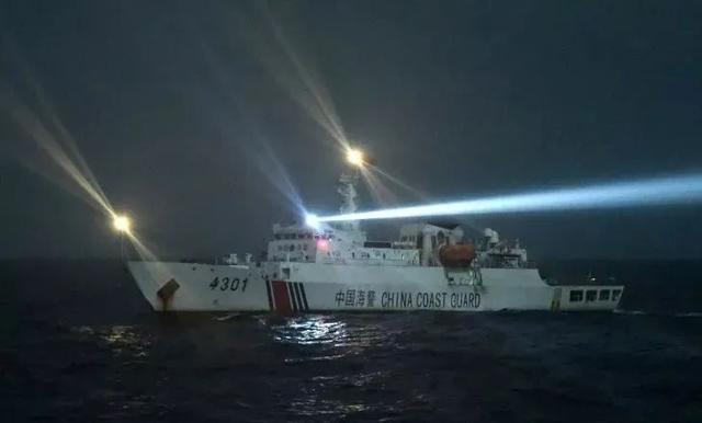 图片默认标题_fororder_图5 4月2日，越渔船进入中国西沙群岛海域非法侵渔，撞到我海警4301舰后沉没（资料图）