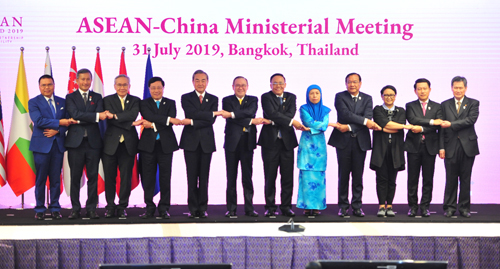图片默认标题_fororder_图7 2019年中国－东盟外长会在曼谷举行，积极推进“南海行为准则”磋商成为地区共识（来源：外交部网站）