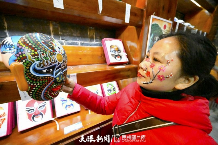 贵州锦屏:隆里“花脸龙”惊艳亮相
