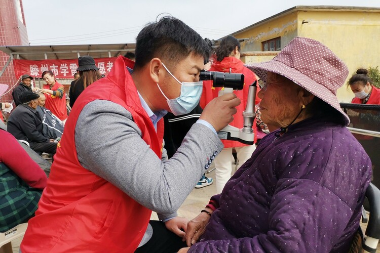 山区村民乐了!第一书记牵线搭桥引来志愿者