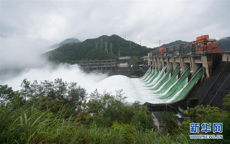 新安江水库史上首次正式9孔全开泄洪