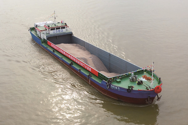 长江流域最大载重吨位电动货船在南京首航_fororder_11