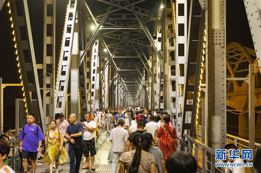 百年“老江桥”成哈尔滨旅游“新名片”