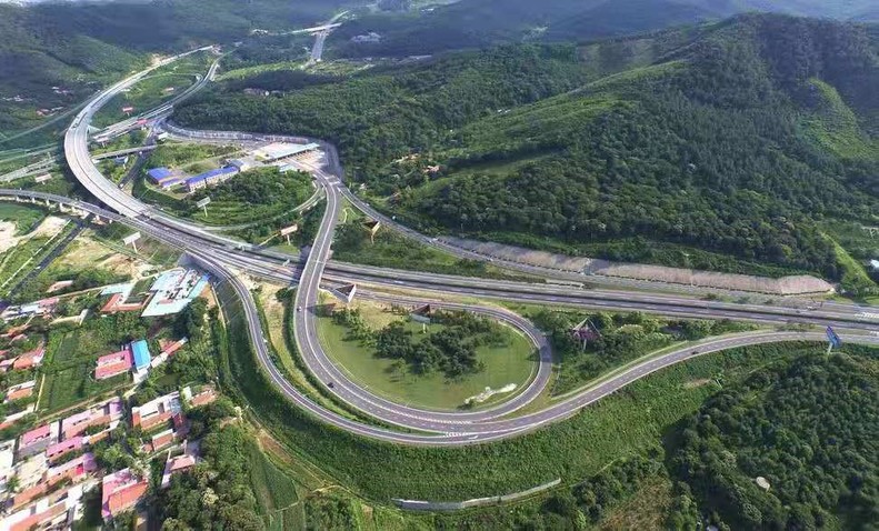 丹通高速公路做好生态保护大文章 造就“最美高速公路”