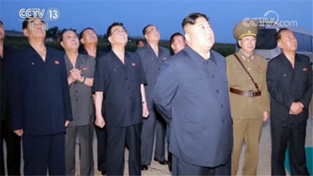 金正恩现场观摩导弹发射 精确击中朝鲜东海上的目标岛