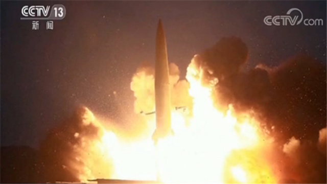 金正恩现场观摩导弹发射 精确击中朝鲜东海上的目标岛