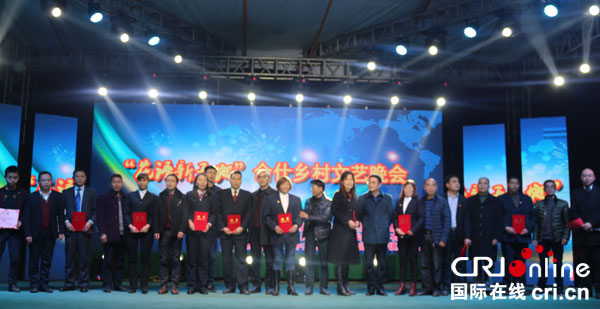 图片默认标题_fororder_十佳公仆模范人物颁奖现场