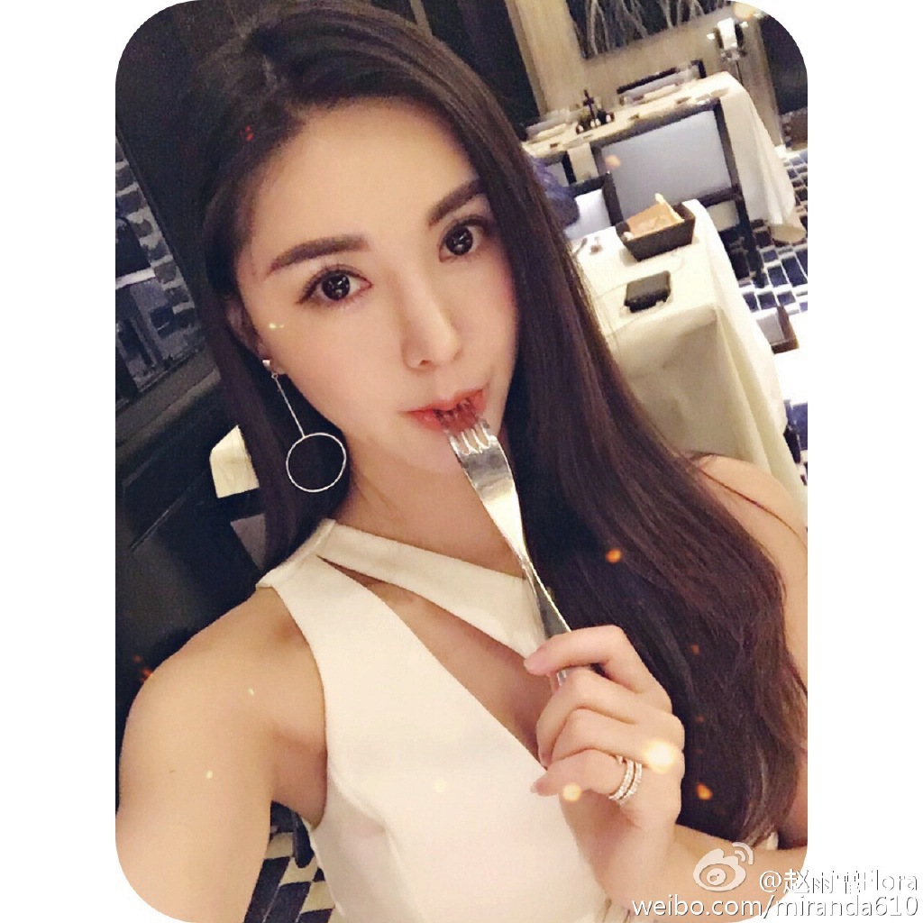 宅男女神晒妖娆健身照 凹凸身材美腿吸睛