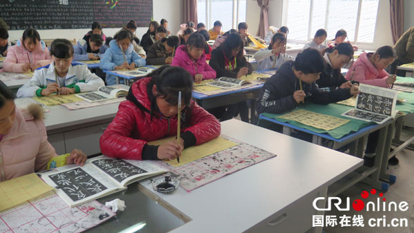 图片默认标题_fororder_孩子们书写毛笔字