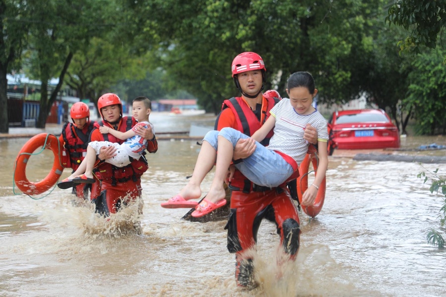 暴雨侵袭武夷山 福州消防紧急增援施救已转移243人