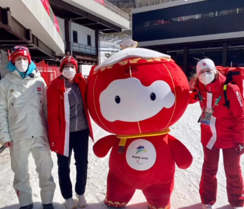 人气旺外国运动员纷纷晒出与雪容融合影