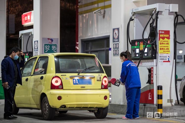 成品油价年内“五连涨” 济南92号汽油突破8元大关
